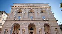 Gli studenti sul palco del Teatro Menotti con "Che sia una storia"
