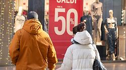 Saldi in Umbria, sabato si parte. Spesa media di 138 euro a testa, i consigli antifregature