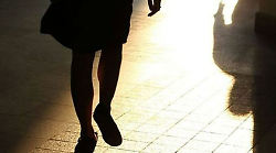 Avvicina la ex in strada nonostante il divieto e la segue: arrestato 42enne 