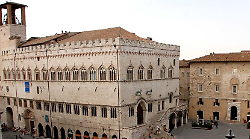 Perugia, bandiera della Pace a Palazzo dei Priori e nelle scuole: via libera del consiglio comunale