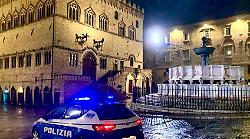 Bastonate al kebab e buttafuori aggrediti: perquisizioni e misure cautelari della polizia 
