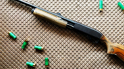Spoleto, rubano otto fucili, una pistola e munizioni da un'abitazione. E' caccia ai banditi