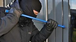 Narni, torna l'allarme per i furti. Donna trova i ladri in casa e li mette in fuga. Indagano i carabinieri