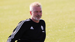 Stefano Tacconi e la malattia: "Ero un paziente difficile, sono un po' meno stron** di prima". E sulla Juve: "Spero che gli arbitri non rompano più". L'ex portiere si racconta in un libro