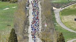 Siena in festa per le Strade Bianche: Tadej Pogacar punta al record di Cancellara