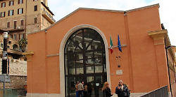 Tentata violenza sessuale in un campeggio: 23enne rinviato a giudizio