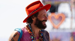 Jovanotti a tutto cuore da Cortona a papa Francesco a mamma Viola: "Ho fatto tutto per un suo sorriso"
