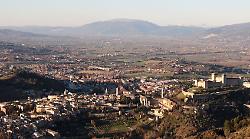 Spoleto, uomo trovato morto: è un omicidio. Indagini serrate, caccia all'assassino. Fermato un uomo