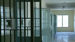 Aggredisce i poliziotti durante un controllo documenti: arrestato 41enne 