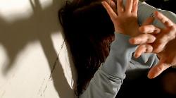 L'appello di una 21enne:  "Arrestate il mio stupratore, è scappato all'estero"