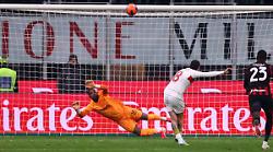 Leao pareggia al 92&deg;, Stanciu sbaglia il rigore al 99&deg;, Milan-Genoa 1-1