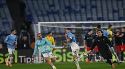 Lazio batte Genoa 3-2 con un rigore di Cataldi in pieno recupero