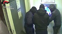 Fermata la banda che assaltava gli sportelli bancomat nel Tarantino, 5 fermi