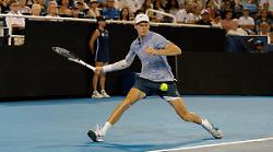 Buona la prima a Doha di Sinner, battuto Machac in due set