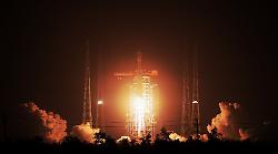 Cina, il razzo Long March-8 invia nello spazio nuovi satelliti Internet
