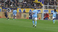 Il Parma rallenta la rincorsa del Napoli, al Tardini finisce 1-1