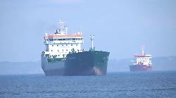 Stretto di Hormuz, merci ferme per 23 miliardi di dollari
