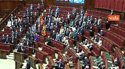 Conte in Aula si alza e chiede silenzio per Gaza, Meloni e la maggioranza restano seduti