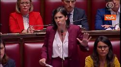 Schlein mostra in Aula grafico delle spese sanitarie: Il vostro Governo &egrave; al minimo storico