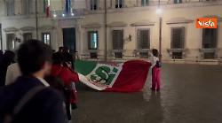 Blitz comitato promotore referendum cittadinanza, proietta logo su Palazzo Chigi