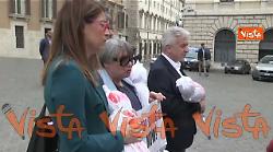 Finti cadaveri a Montecitorio per il flashmob contro guerra Gaza di Assopace e deputati Avs