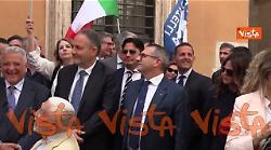 Approvato il Dl Sicurezza al Senato, flashmob di Fratelli d'Italia davanti al Senato