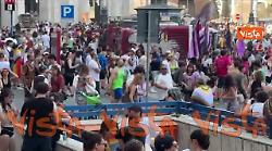 La marea arcobaleno al Pride di Roma, in migliaia alla sfilata pro lgbt