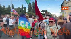 Camminando con la manifestazione contro il riarmo a Roma, immagini