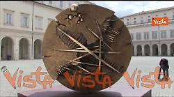 Addio al Maestro Arnaldo Pomodoro, ecco il suo "Disco in forma di rosa del deserto" al Quirinale