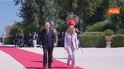 La stretta di mano tra Meloni e il Presidente della Repubblica algerina Tebboune a Villa Pamphilj