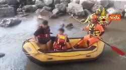 Salvati con gommone da Vigili del Fuoco due ragazzi bloccati sotto Ponte San Pancrazio a Verona