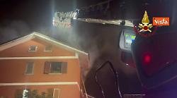 Una Donna muore in un incendio in un abitazione a Rivalta (TO), Ie operazioni dei Vigili del Fuoco