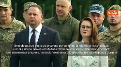 Giornata della bandiera ucraina, Zelensky: Non cederemo la nostra terra agli occupanti