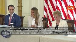 Melania Trump guida tavola rotonda con Big Tech sull'Ai: I Robot sono già qui