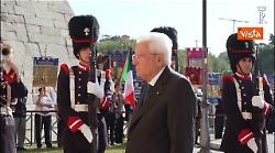 Mattarella depone due corone d alloro a Porta San Paolo e al Parco della Resistenza