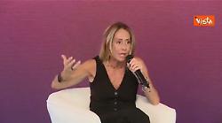Arianna Meloni: "Con i cellulari si possono fare grandi cose, ma costruiscono persone sole"
