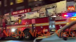 La sirena di un camion dei pompieri in azione per le vie di New York
