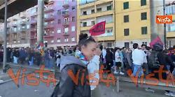 Corteo pro Gaza sulla Prenestina a Roma, i manifestanti cantano "Bella ciao"