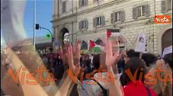 "Free Palestine", il coro dei manifestanti al corteo pro Gaza di Roma