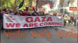 "Kill Bibi", il cartello contro Netanyahu con la Sposa di Tarantino al corteo pro Gaza a Roma