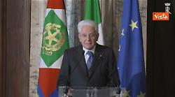Mattarella: "Squilibrio tra salari, i manager retribuiti centinaia di volte più dei lavoratori"