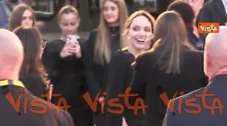 Angelina Jolie alla Festa del Cinema di Roma, il boato dei fan al red carpet