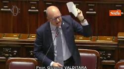 Valditara: "Falsità dall'opposizione sui femminicidi, vergogna". Bagarre in Aula alla Camera