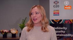 Meloni a punto stampa a G20 scherza coi cronisti: Questo vale come conferenza o dovete stare seduti?