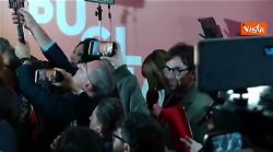 Applausi per Decaro al suo arrivo al comitato elettorale, è stato eletto Governatore della Puglia