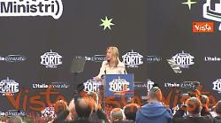 Atreju 2025, standing ovation per la premier Meloni al termine del suo intervento