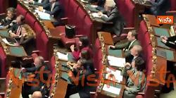 "Ma che sta a d&igrave;", grida e gesti dei Deputati Pd durante informativa Meloni alla Camera
