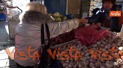 La Bulgaria entra nell'Eurozona dal Primo dicembre, ecco i prezzi esposti in Euro e Leva nei negozi