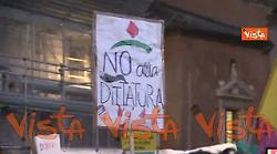 Presidio a favore del popolo iraniano in Piazza del Campidoglio, i manifestanti cantano "Bella Ciao"