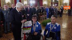 Mattarella riceve atleti paralimpici, l'abbraccio al Quirinale